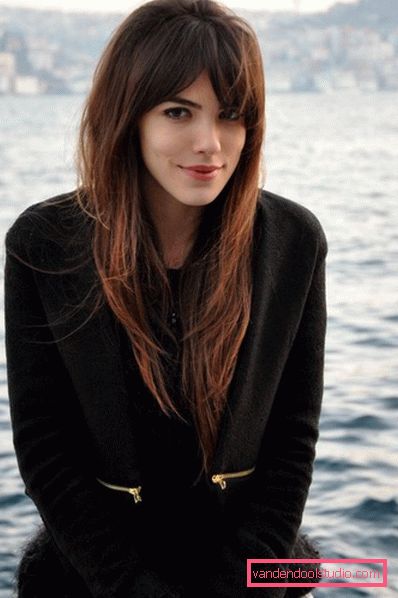 ženska frizura kaskada s bangs