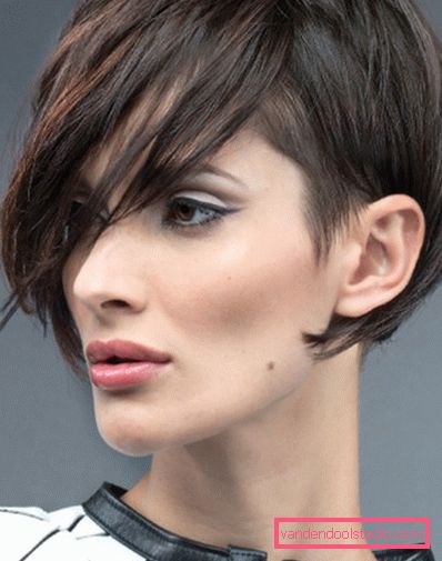 Rezanje stabljike - bočni pogled Spektakularna i elegantna frizura na nozi