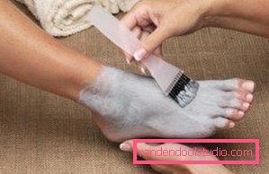 nanošenje maske na stopala