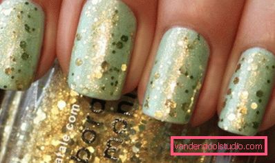 pistacija zlatni nail art