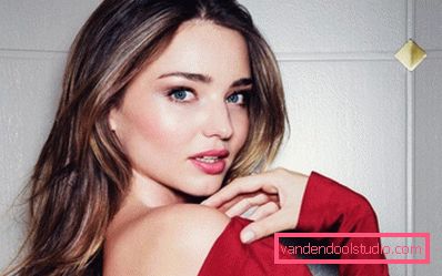 Miranda Kerr s ružičastim ružem Miranda Kerr s ružičastim ružem