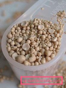 granule u mjernoj posudi granule u mjernoj posudi