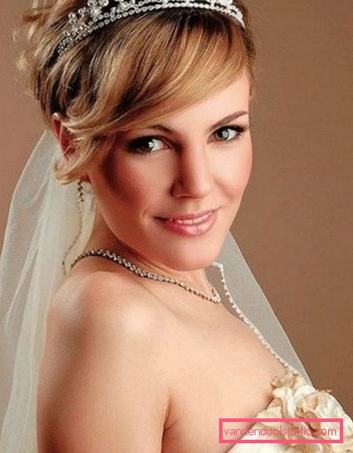 Lijepe vjenčane frizure 2017. s velom Modni trendovi u frizurama za vjenčanja 2019
