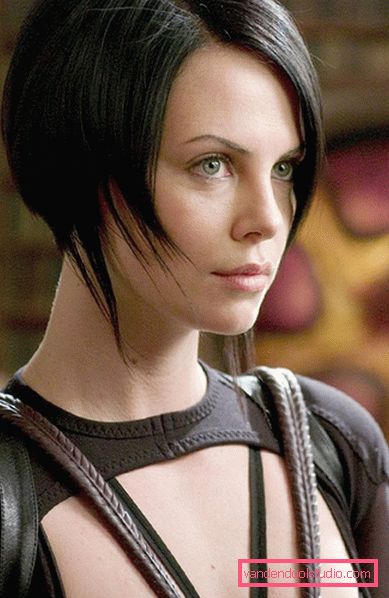 Šarmantne frizure i frizure Charlize Theron