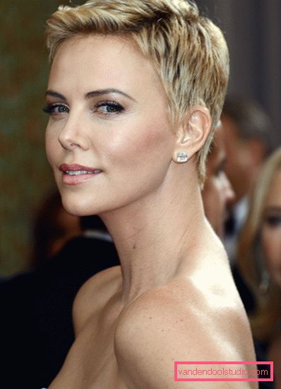 Šarmantne frizure i frizure Charlize Theron