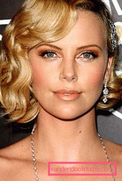 Šarmantne frizure i frizure Charlize Theron