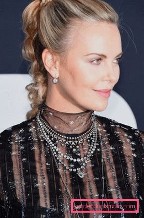 Šarmantne frizure i frizure Charlize Theron