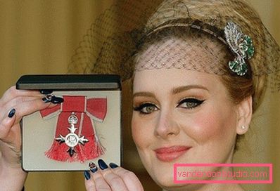 Adele s babetom na glavi Adele s babetom na glavi