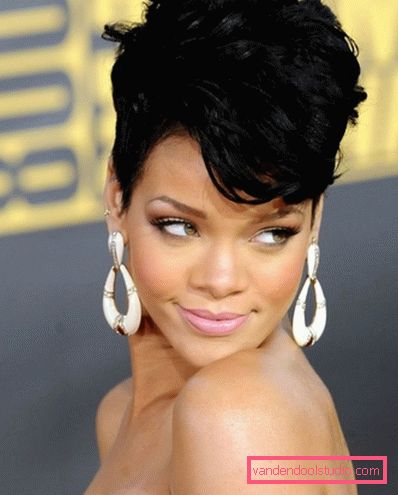Najspektakularnija frizura Rihanna