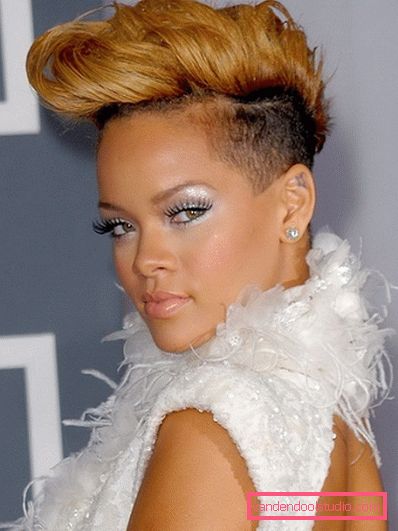 Najspektakularnija frizura Rihanna