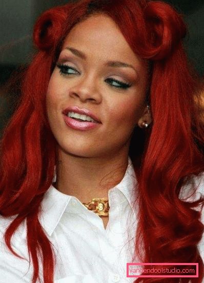 Najspektakularnija frizura Rihanna