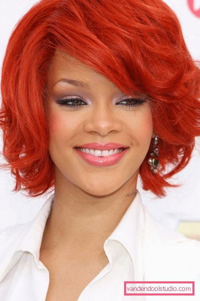 Najspektakularnija frizura Rihanna