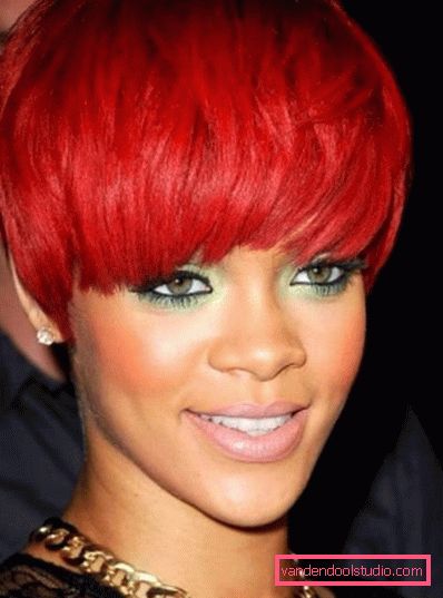 Najspektakularnija frizura Rihanna