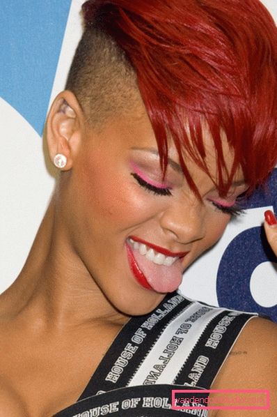 Najspektakularnija frizura Rihanna