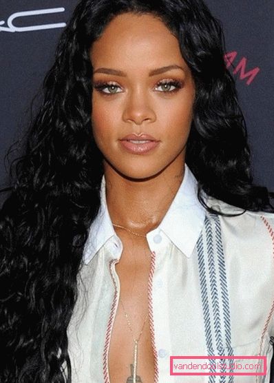 Najspektakularnija frizura Rihanna