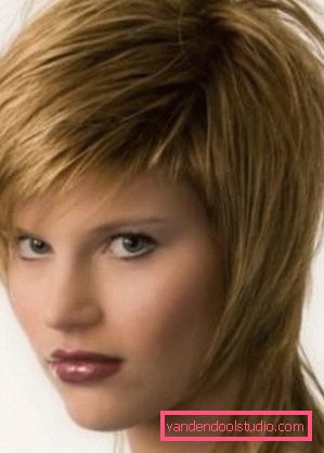 debljina šišanja Frizerski debi na srednjoj i kratkoj kosi