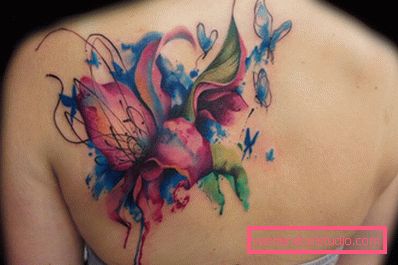Tattoo akvarel na ramenu djevojke Tattoo akvarel na ramenu djevojke