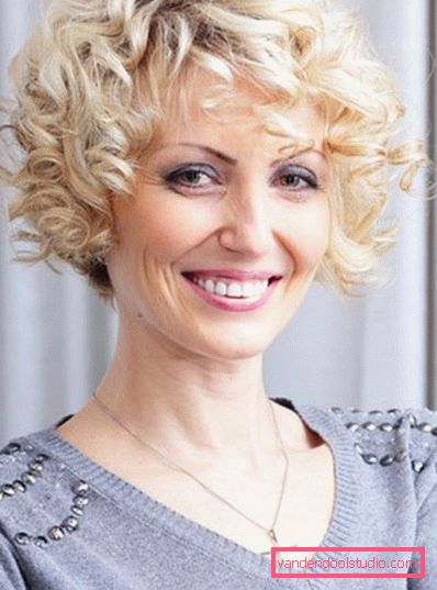Ženske kratke frizure za kovrčavu kosu